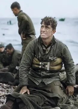 《盖·马丁:重现诺曼底登陆》：硝烟中的历史回响，致敬不朽的勇气与牺牲